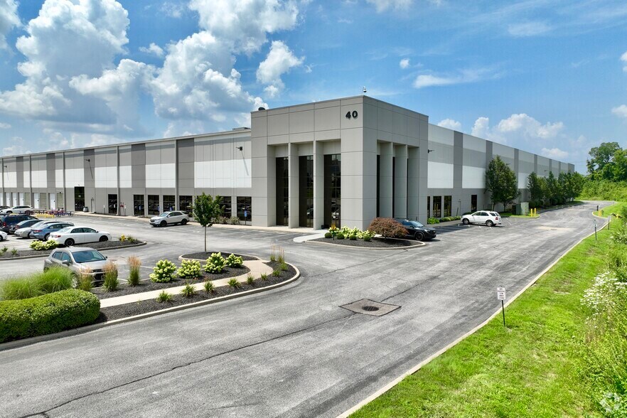 More Photos Of 40 Logistics Blvd, Walton Distribution For Lease