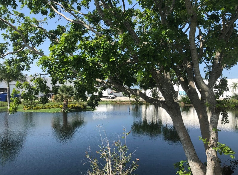 More Photos Of 2704-2870 S Park Rd, Hallandale Beach Warehouse For Lease