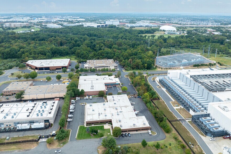 More Photos Of 1306 Squire Ct, Dulles Town Center Light Manufacturing For Lease