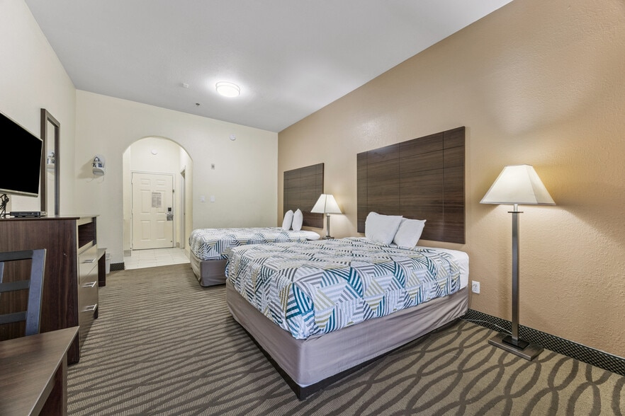 More Photos Of 2601 Spencer Hwy, Pasadena Hotel For Sale