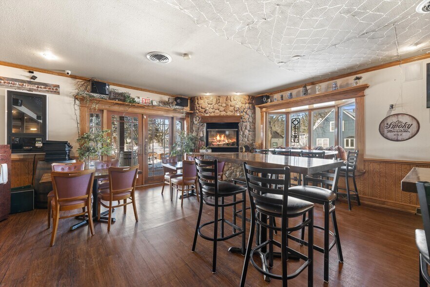 More Photos Of N67W33525 County Road K, Oconomowoc General Retail For Sale
