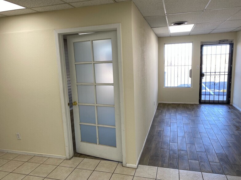 More Photos Of 7618 Boeing Dr, El Paso Office For Lease