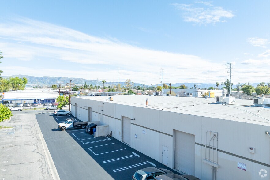 More Photos Of 7939-7947 Canoga Ave, Canoga Park Showroom For Lease