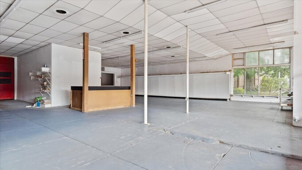 More Photos Of 123 N Main St, Warrenton Storefront For Sale