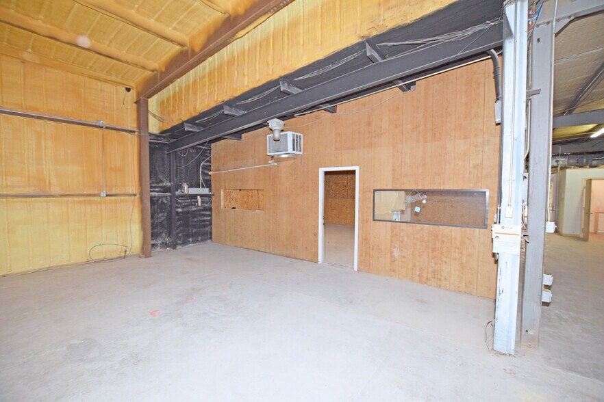 More Photos Of 305 E 57th St, Odessa Warehouse For Sale