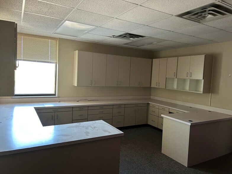 More Photos Of 900 N Porter Ave, Norman Medical For Lease