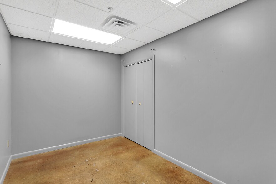 More Photos Of 4491 School Rd S, Export Freestanding For Lease