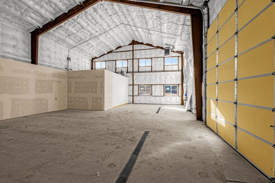 More Photos Of 282 Malibu St, Castle Rock Light Manufacturing For Sale