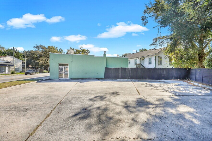 More Photos Of 2203 Skidaway Rd, Savannah Freestanding For Sale