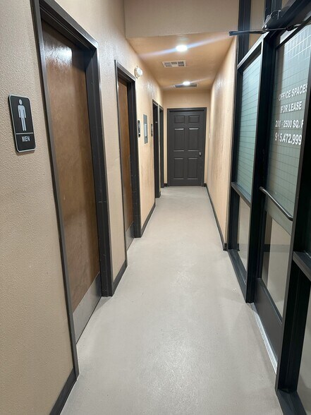 More Photos Of 1501 Magoffin Ave, El Paso Flex For Lease