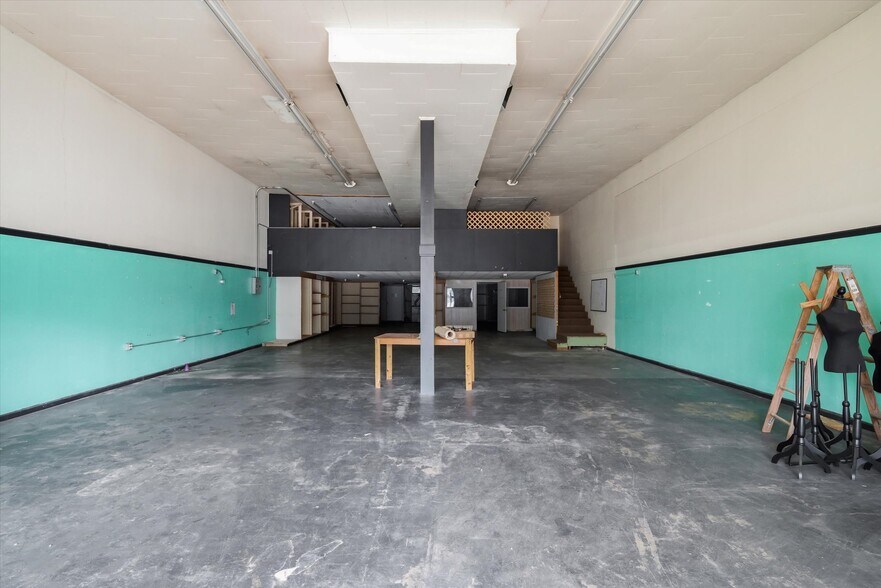 More Photos Of 110 W Frank St, Grand Saline General Retail For Sale