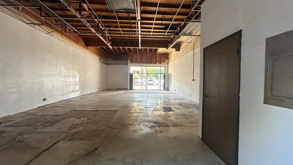 More Photos Of 3000-3096 W Temple Ave, Pomona Freestanding For Lease
