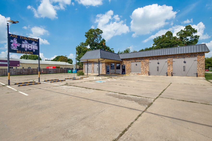 Primary Photo Of 400 S Elm St, Denton Auto Repair For Lease