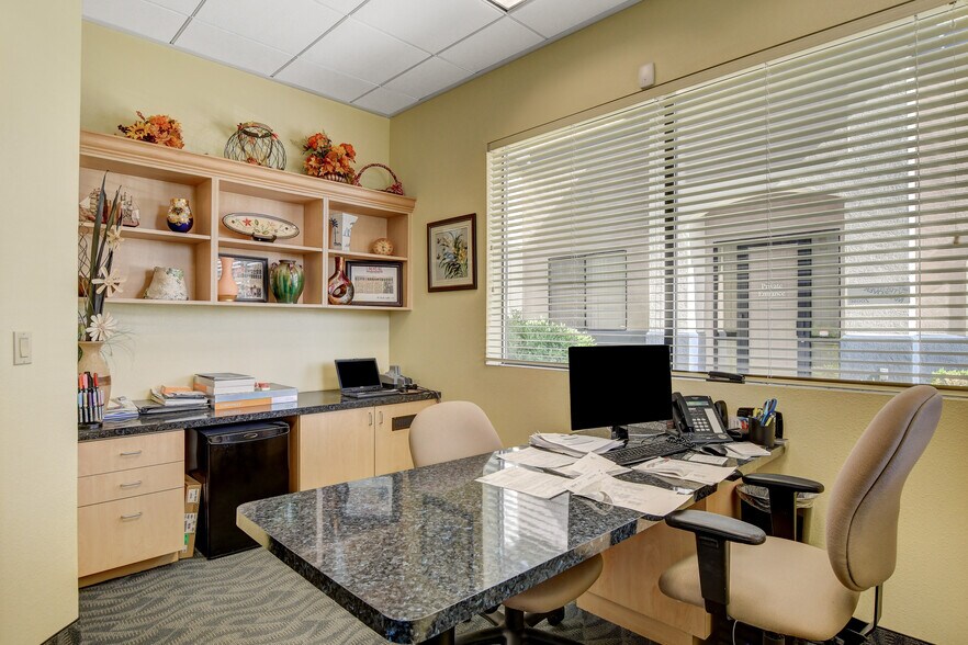 More Photos Of 8867 W Flamingo Rd, Las Vegas Office For Sale