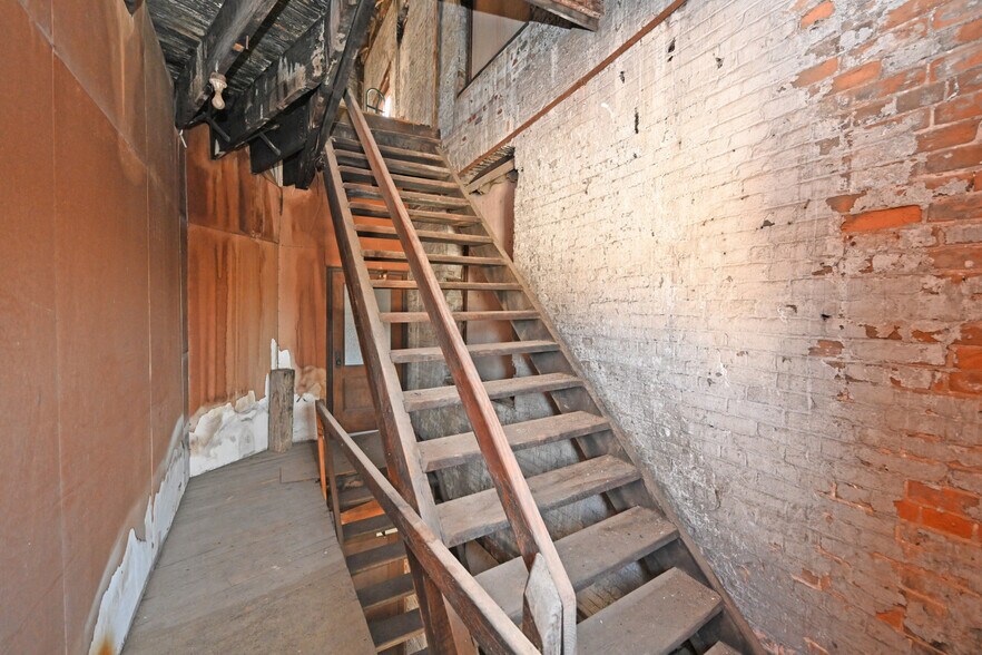 More Photos Of 2025 Dunlap St, Cincinnati Light Manufacturing For Sale