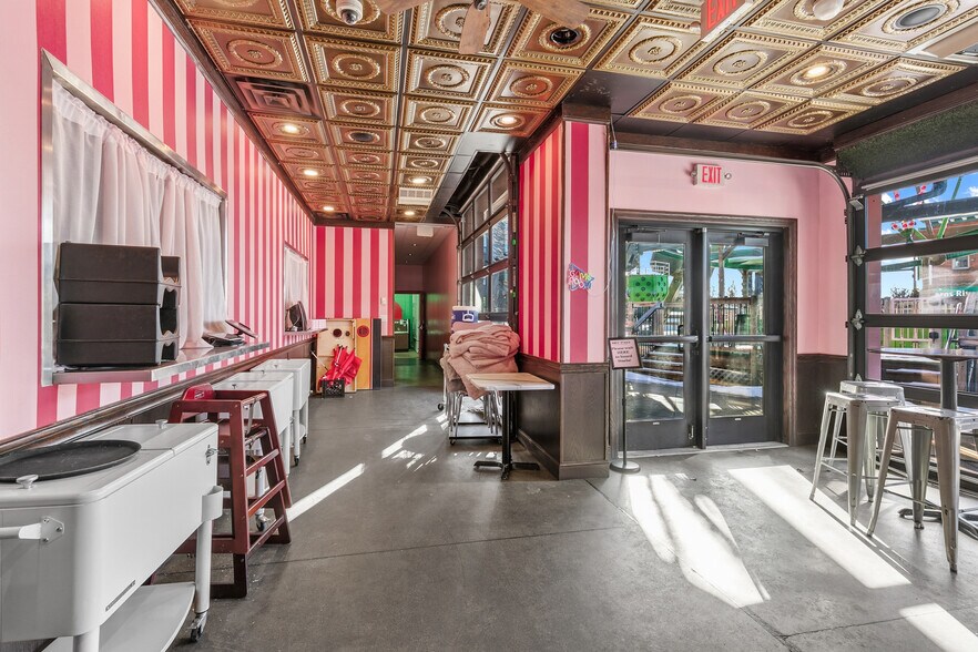 More Photos Of 2501 & 2519 Marshall St NE, Minneapolis Restaurant For Sale