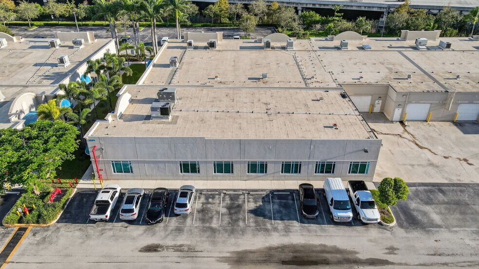 More Photos Of 2800 W State Road 84, Fort Lauderdale Showroom For Sale