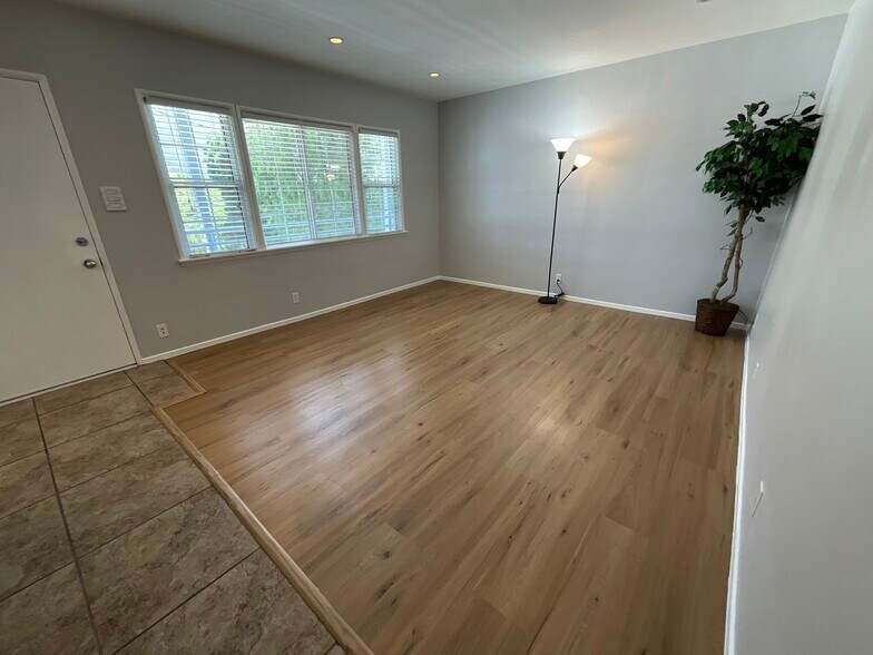 More Photos Of 10814-10818 Blix St, West Toluca Lake Apartments For Sale