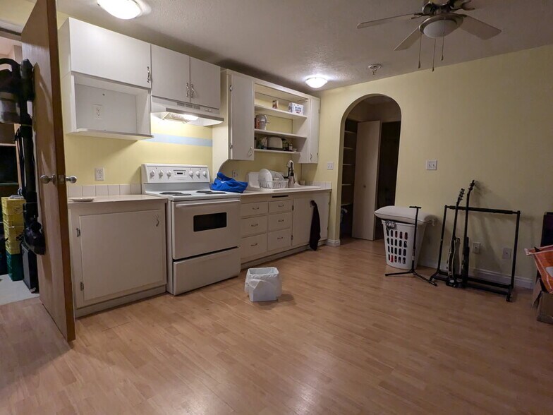 More Photos Of 10124 100 Av, Grande Prairie Apartments For Sale