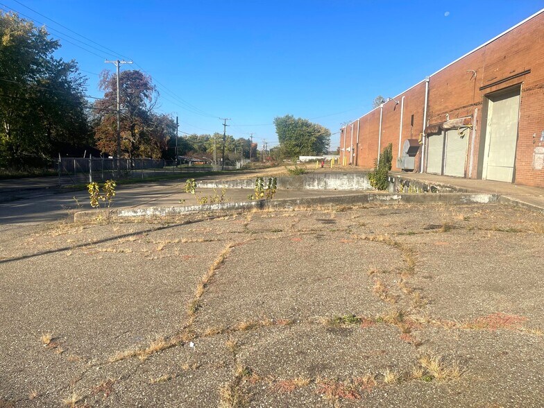 More Photos Of 3000 Atlantic Blvd NE, Canton Bar For Sale