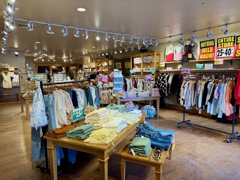 More Photos Of 981-985 Farmington Ave, West Hartford Storefront For Lease