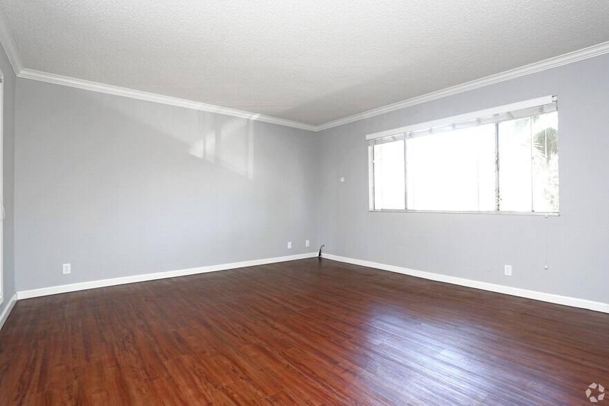 More Photos Of 2275 Grove Way, Castro Valley Apartments For Sale