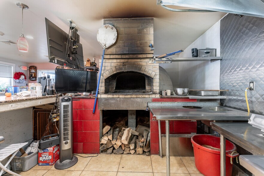 More Photos Of 414 Boston St, Topsfield Office For Sale