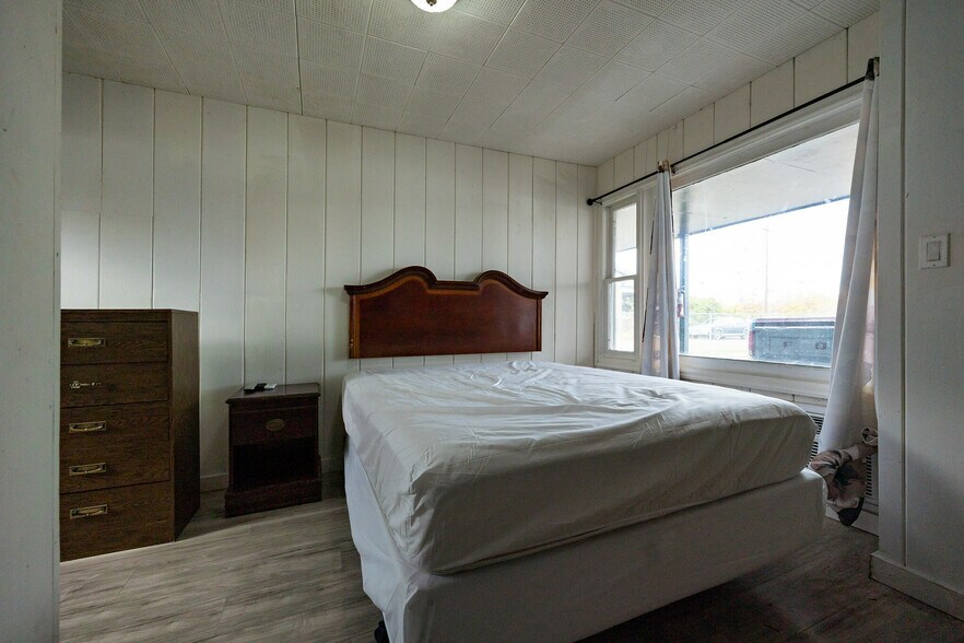 More Photos Of 2116 Adams Ave, La Grande Hotel For Sale