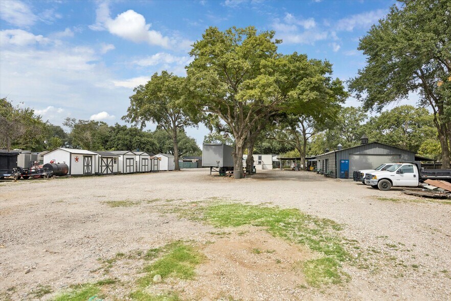 More Photos Of 5225 E 5th St, Katy Light Manufacturing For Sale