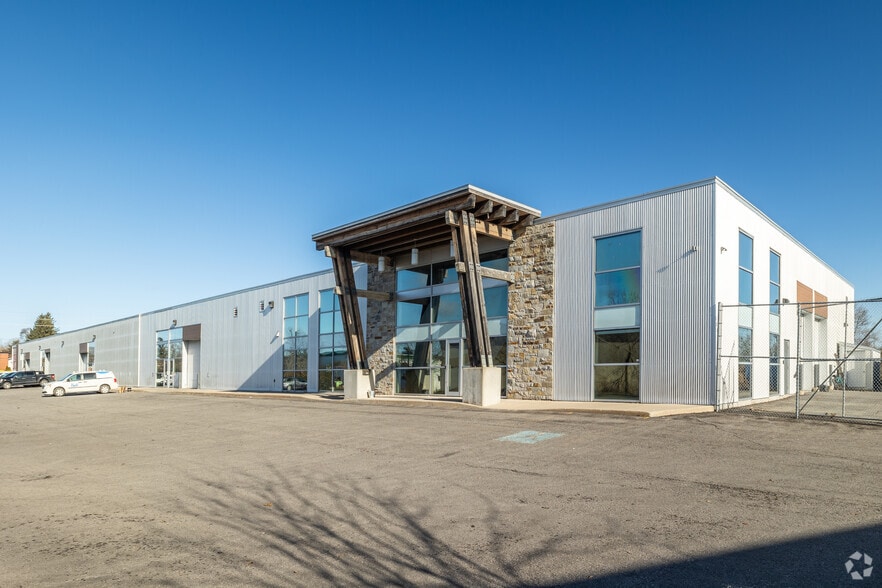 Primary Photo Of 1084 Kenaston St, Ottawa Industrial For Sale