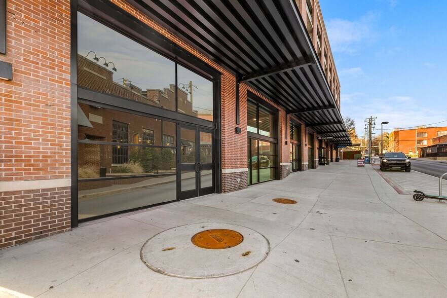 More Photos Of 325 N West Ave, Fayetteville General Retail For Lease