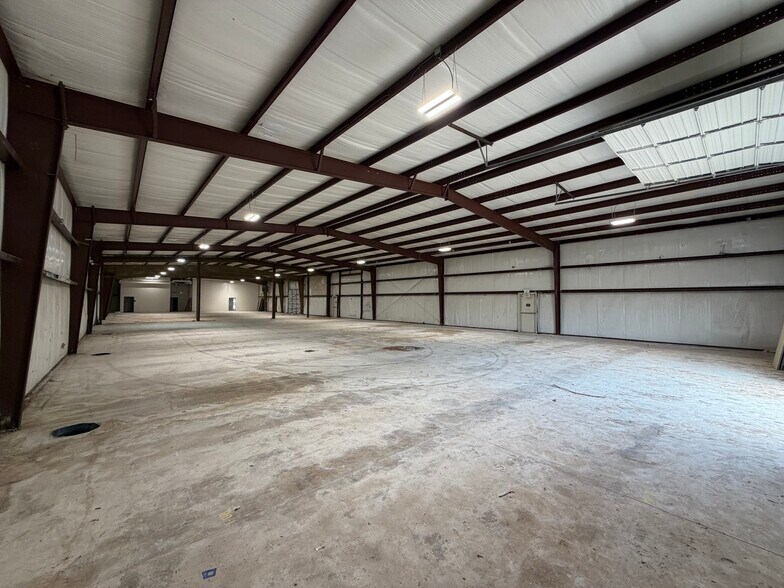 More Photos Of 1901 SE 29th St, Oklahoma City Manufacturing For Sale