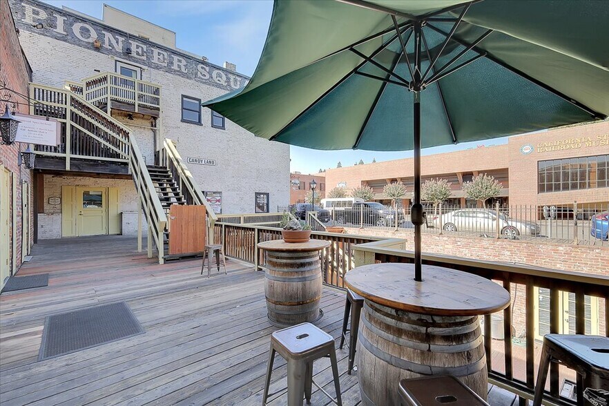 More Photos Of 900-906 2nd St, Sacramento Storefront For Lease