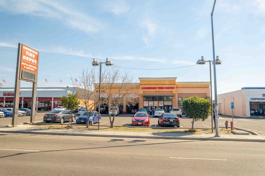 More Photos Of 5262 N Blackstone Ave, Fresno Flex For Lease