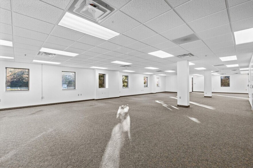 More Photos Of 1701 Louisville Dr, Knoxville Light Distribution For Lease