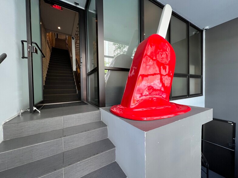 More Photos Of 21 W Illinois St, Chicago Office For Sale