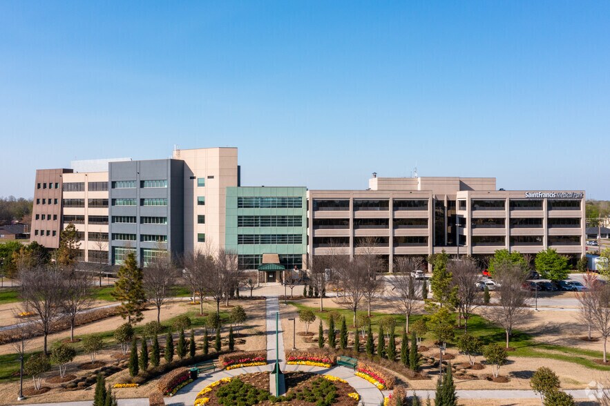 More Photos Of 2950 S Elm Pl, Broken Arrow Medical For Lease