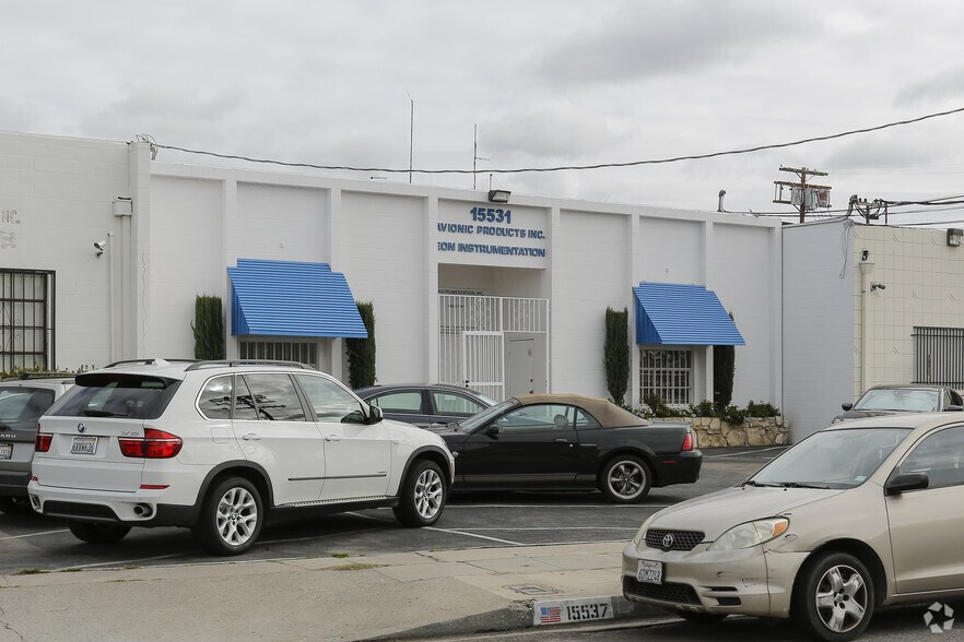 More Photos Of 15531 Cabrito Rd, Van Nuys Warehouse For Lease