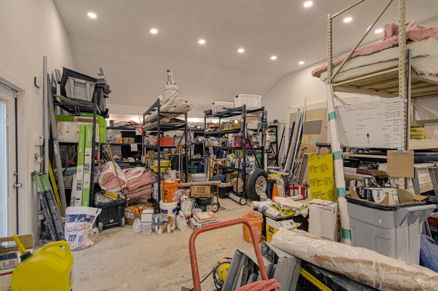 More Photos Of 1600 SW Market St, Lee's Summit Office For Sale