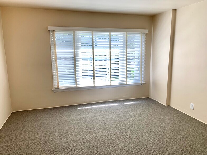 More Photos Of 375 Aster St, Laguna Beach Apartments For Sale