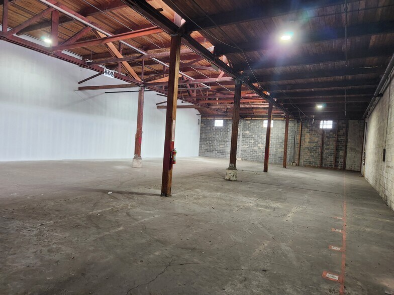 More Photos Of 500 Nordhoff Pl, Englewood Warehouse For Lease