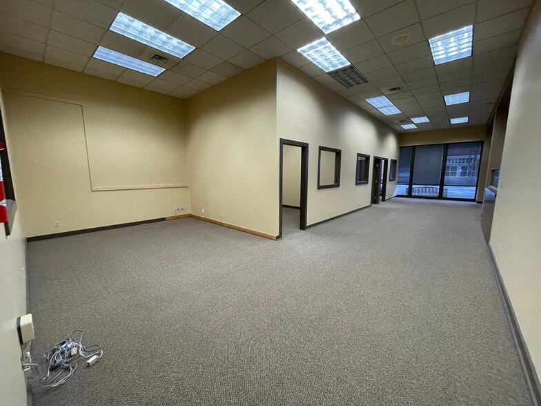 More Photos Of 300 E Main St, Pullman Bank For Sale