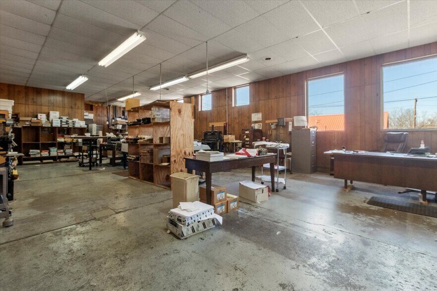 More Photos Of 302 E Washington Ave, Ava General Retail For Sale