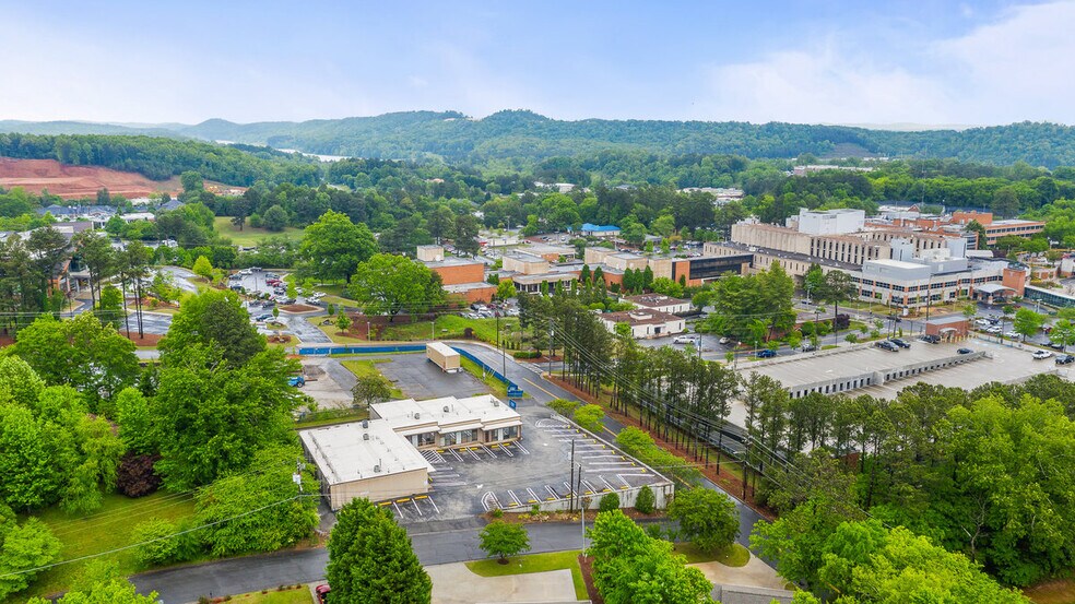 More Photos Of 1401 Applewood Dr, Dalton Medical For Lease