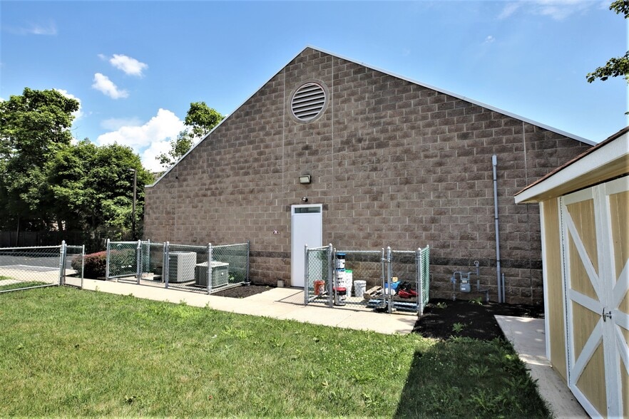 More Photos Of 60 Millstone Rd, Somerset Light Distribution For Lease