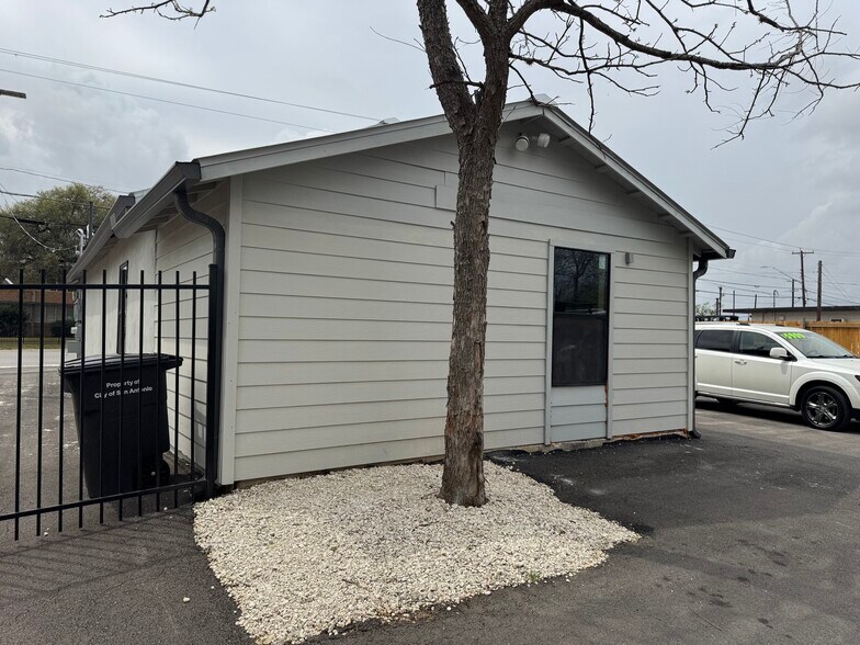 More Photos Of 1935-1939 Rigsby Ave, San Antonio General Retail For Sale