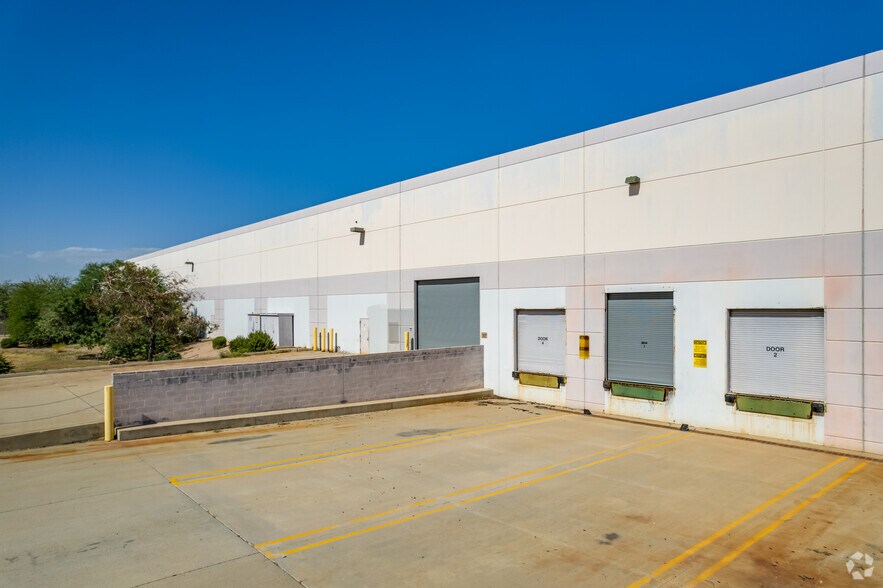 More Photos Of 7676 N Glen Harbor Blvd, Glendale Industrial For Sale