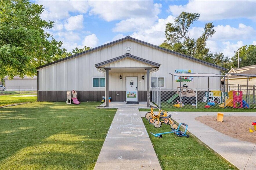 Primary Photo Of 109 E Railroad St, Silver Lake Daycare Center For Sale