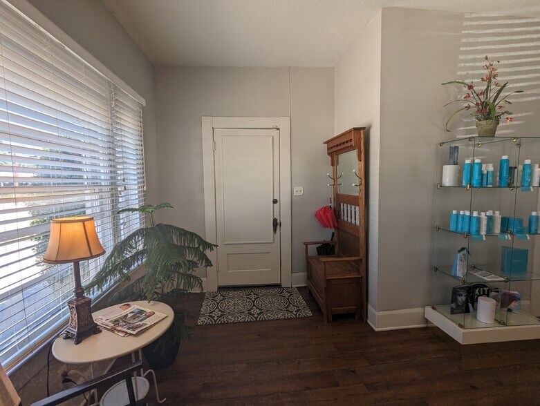 More Photos Of 2671 Broadway, Beaumont Freestanding For Sale