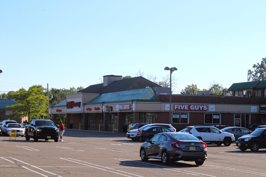 More Photos Of 25 Scotch Rd, Ewing Unknown For Lease